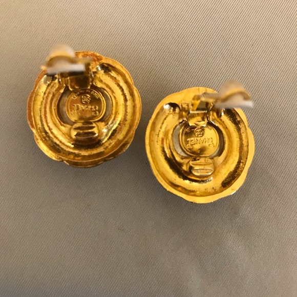 CHANEL Disc Pearl Clip On Earrings 1" 25.6g - Picture 2 of 7